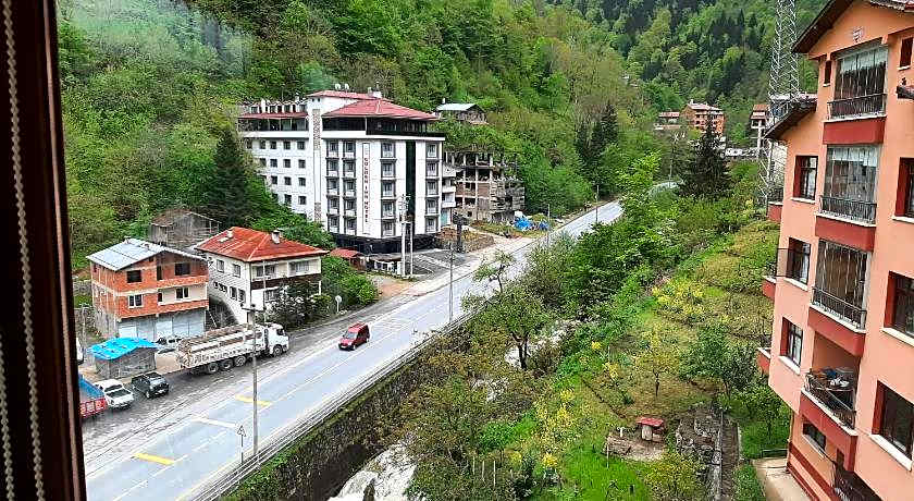 MAVİ KÖŞK UZUNGÖL