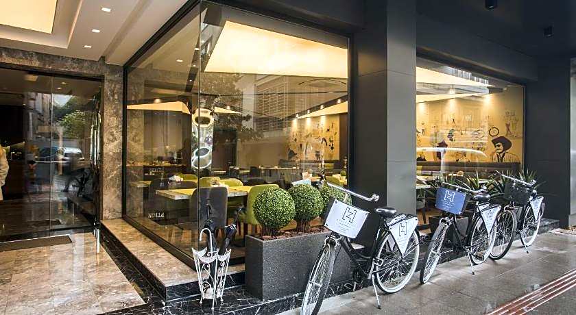 Zeniva Hotel 