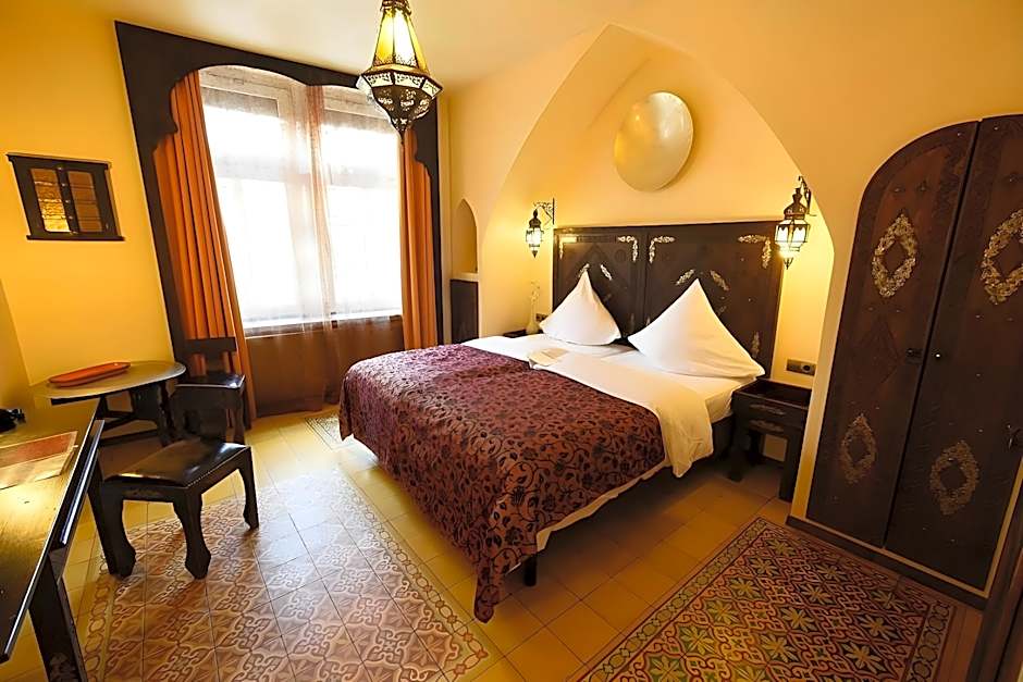Hotel Villa Oriental & Restaurant                                               