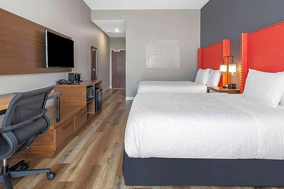 La Quinta Inn & Suites by Wyndham Lewisville