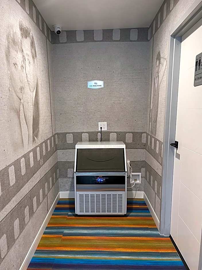 Hotel Rudra - Hollywood