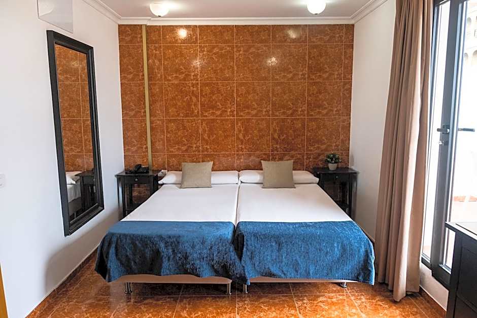 Hotel Adonis Capital