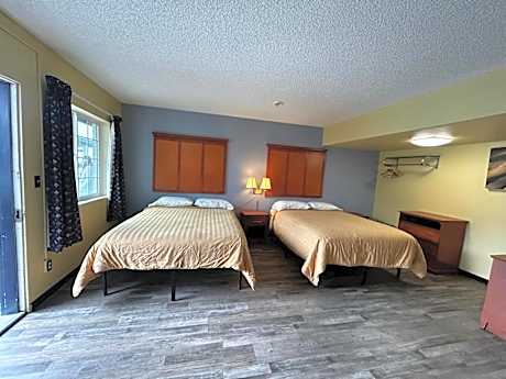 2 Queen Beds Non-Smoking