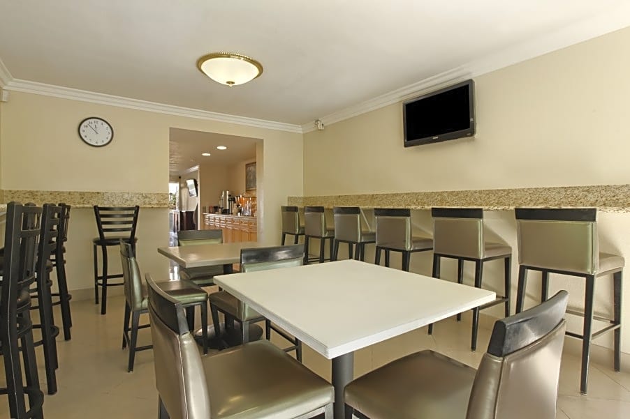 Super 8 by Wyndham Las Vegas North Strip/Fremont St. Area