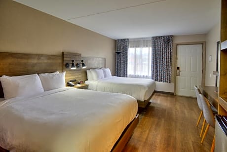 Queen Room with Two Queen Beds - Accessible/Non-Smoking