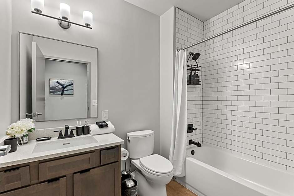 175 LEX - Walkable Downtown Lexington & Rupp Arena - Full Condos