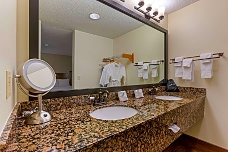 Suite-1 King Bed, Non-Smoking, Second Floor, Jetted Tub, Fireplace, Microwave And Refrigerator, Full Breakfast