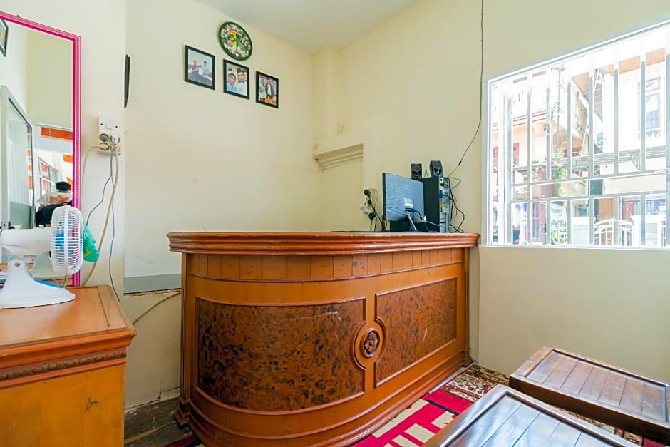 RedDoorz Syariah near Pasar Aur Kuning