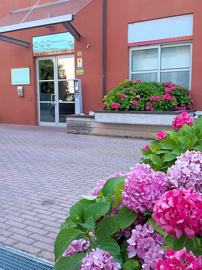 Vista Hotel & Residence