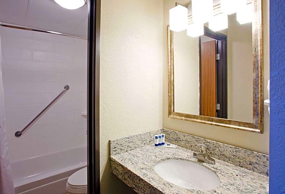 AmericInn by Wyndham Alexandria