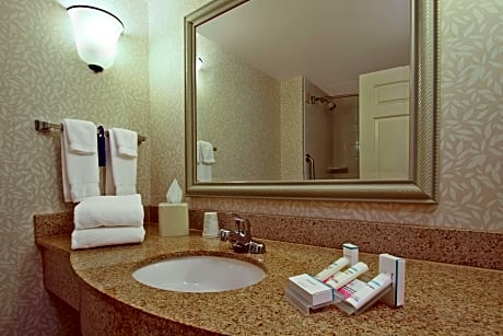 2 Double Mobility Accessible W/ Bathtub