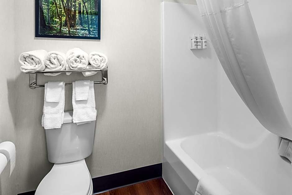 EverSpring Inn & Suites