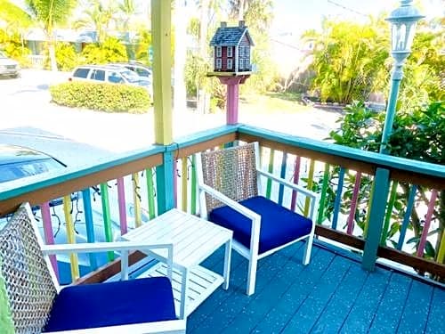 Sun Deck Inn & Suites