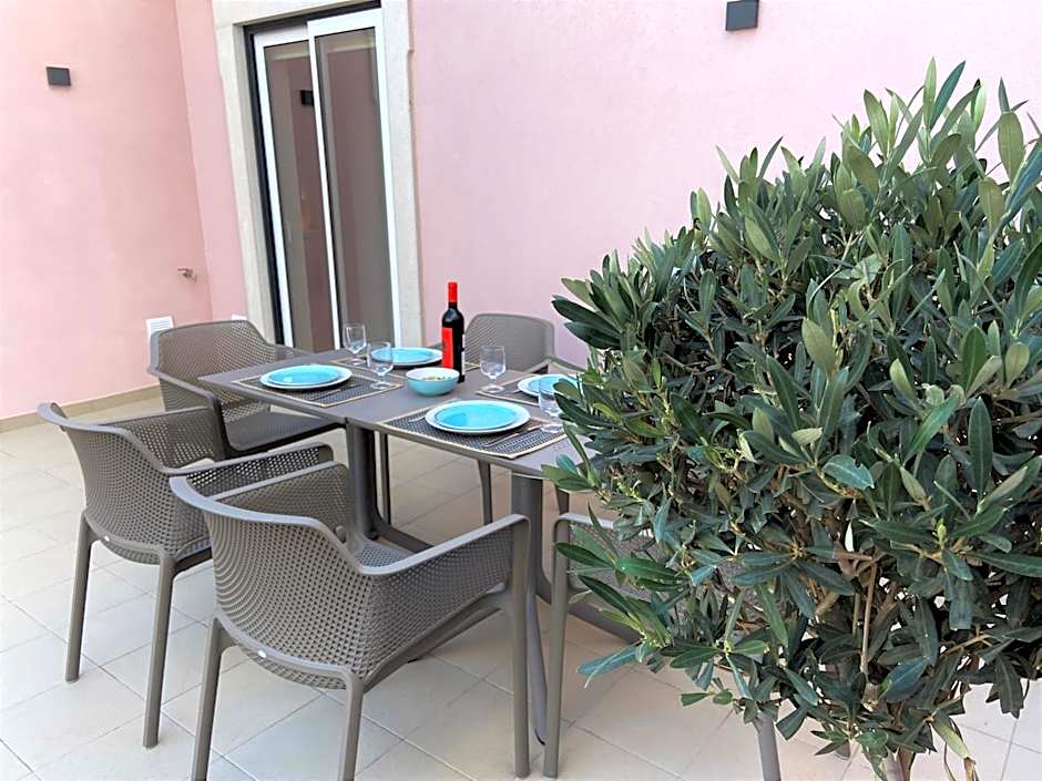 Cardeal Suites & Apartments