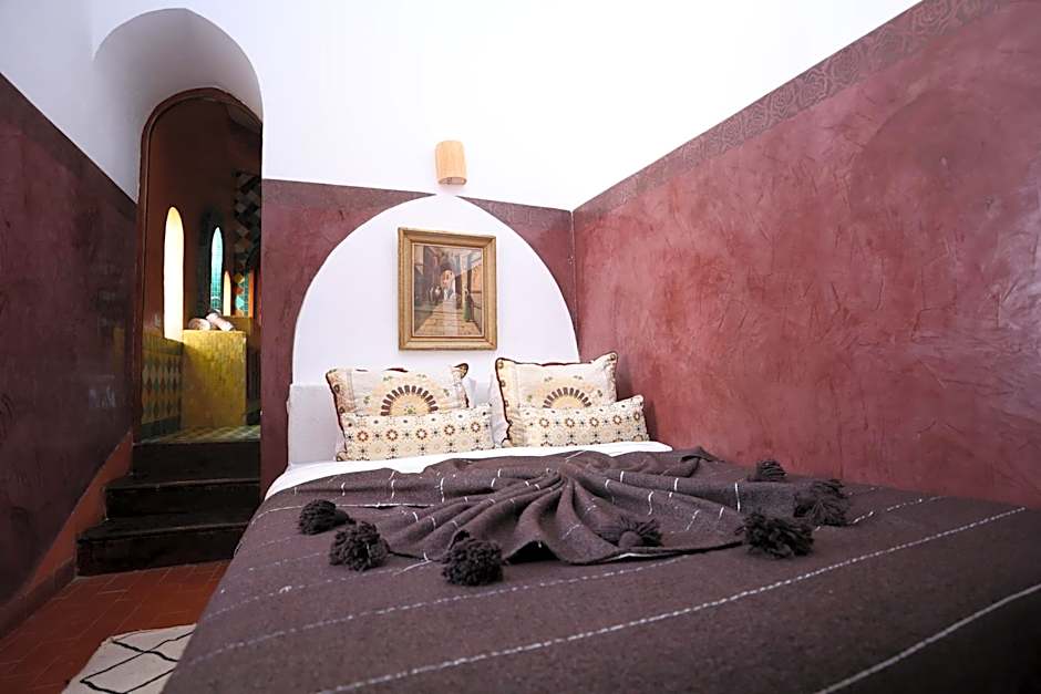Riad O LY