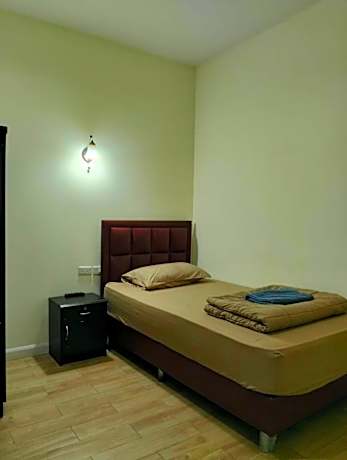 Single Room with Shared Bathroom