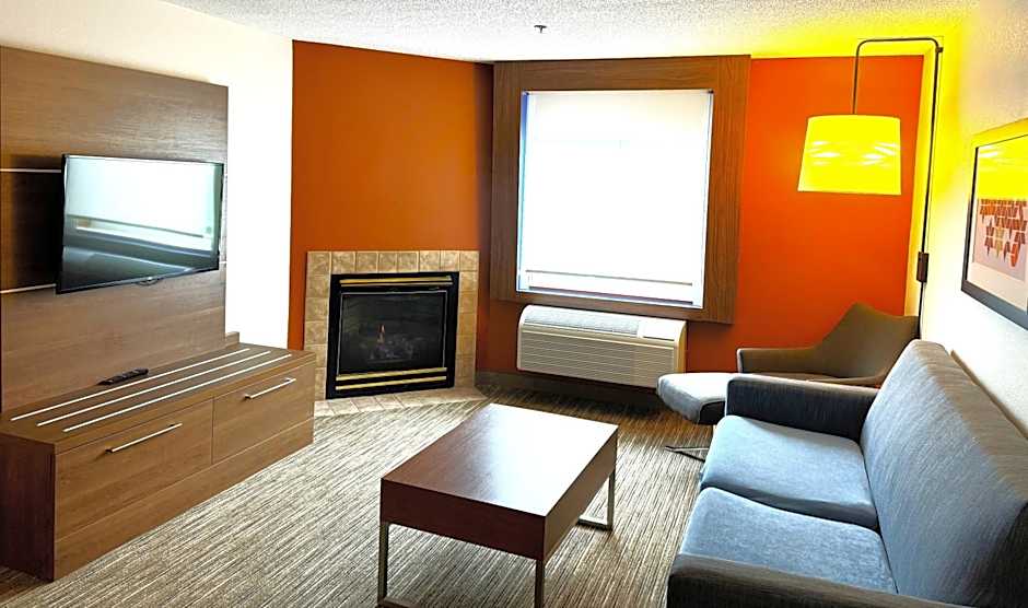 Holiday Inn Express & Suites Lincoln East - White Mountains By IHG