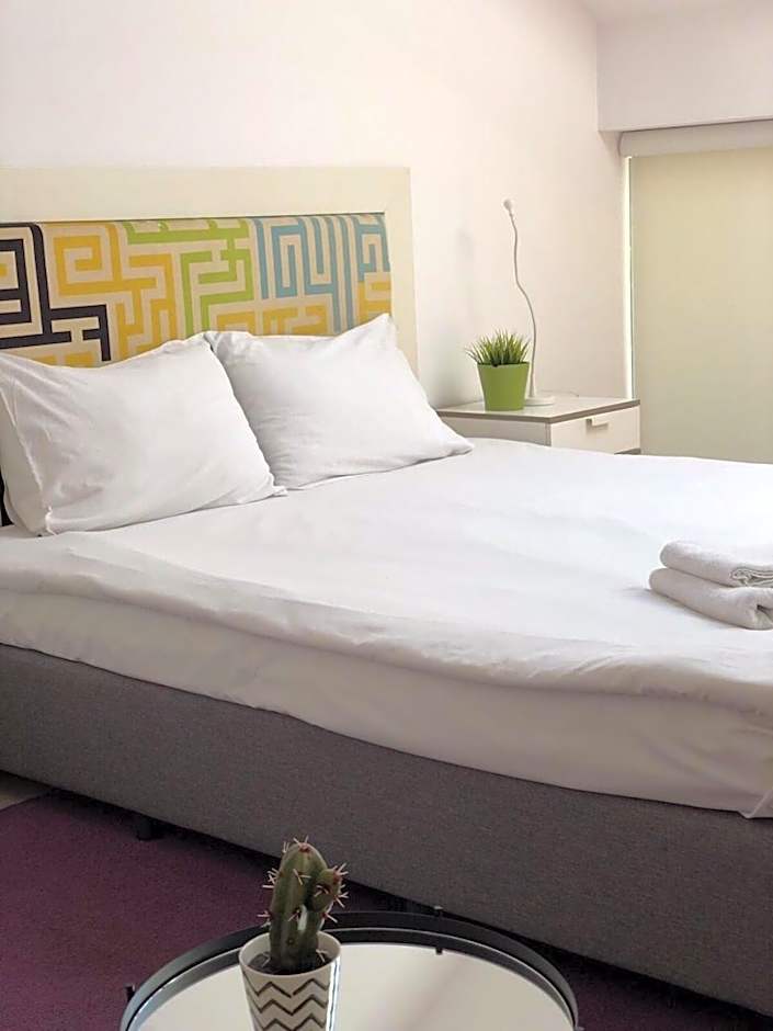 Executive Rooms and Suites Play