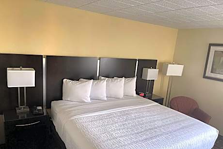 1 King Bed Suite Non-Smoking