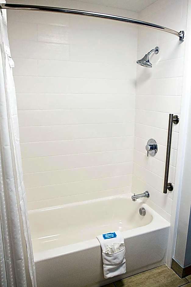 Holiday Inn Express & Suites Greenwood North By IHG