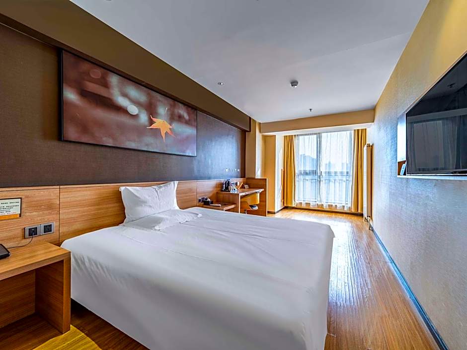 IU Hotel Xian Xijing Hospital Tonghua Gate Subway Station Branch