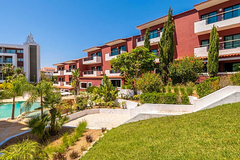 Topazio Vibe Beach Hotel & Apartments