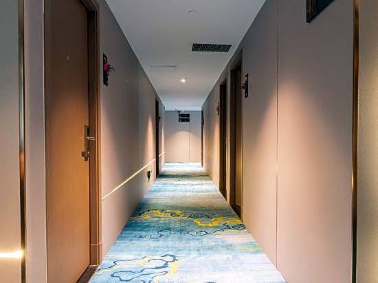 V8 Hotel (Guangzhou Xicun subway station store)