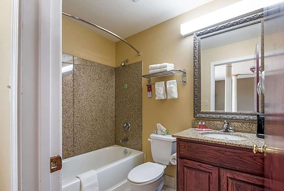Econo Lodge Inn & Suites Bryant