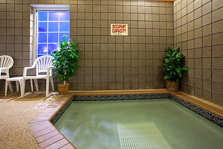 Paynesville Inn & Suites