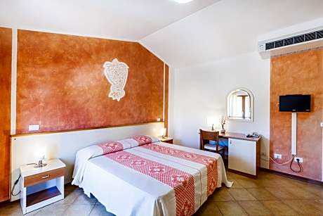 Classic Double or Twin Room with Terrace