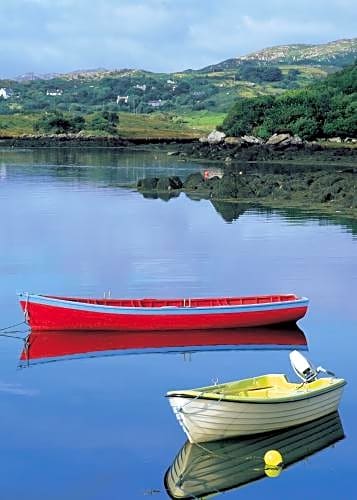 Ross Lake House Hotel