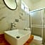 Commercial Zone Studios, Pool, BBQ and Beach 7 Blocks