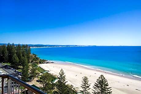 Deluxe Three-Bedroom Apartment