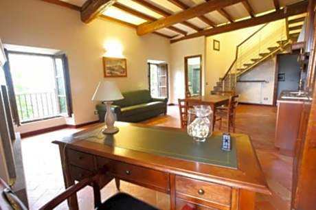 One-Bedroom Apartment Split Level (2 Adults)