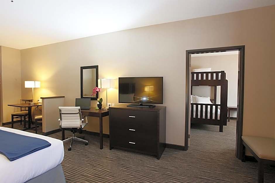 Photo 1 of 7 of Queen Suite with One Bunk Bed
