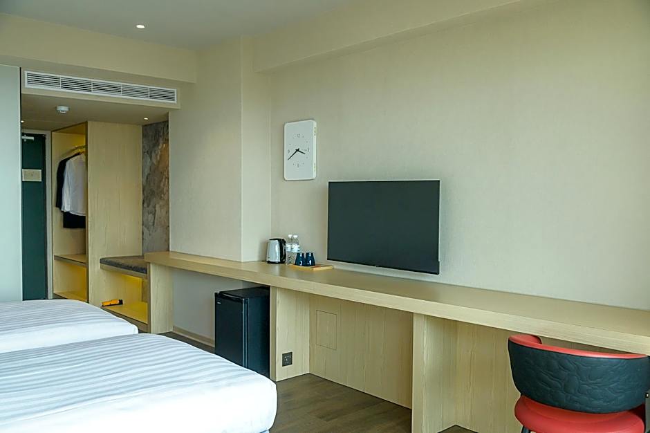 Metro Hotel
