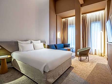 Deluxe Suite with 1 double bed and 2 bunk beds