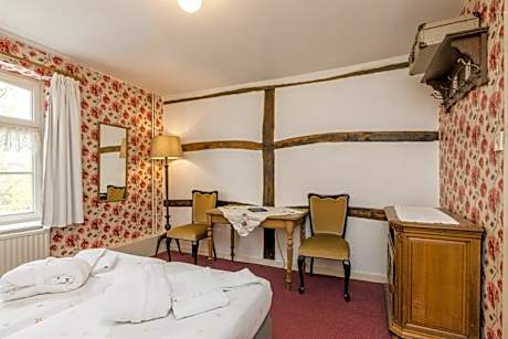 Twin Room with Private Bathroom