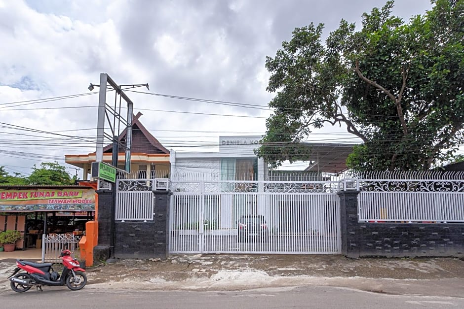 Urbanview Daniela Jambi by RedDoorz