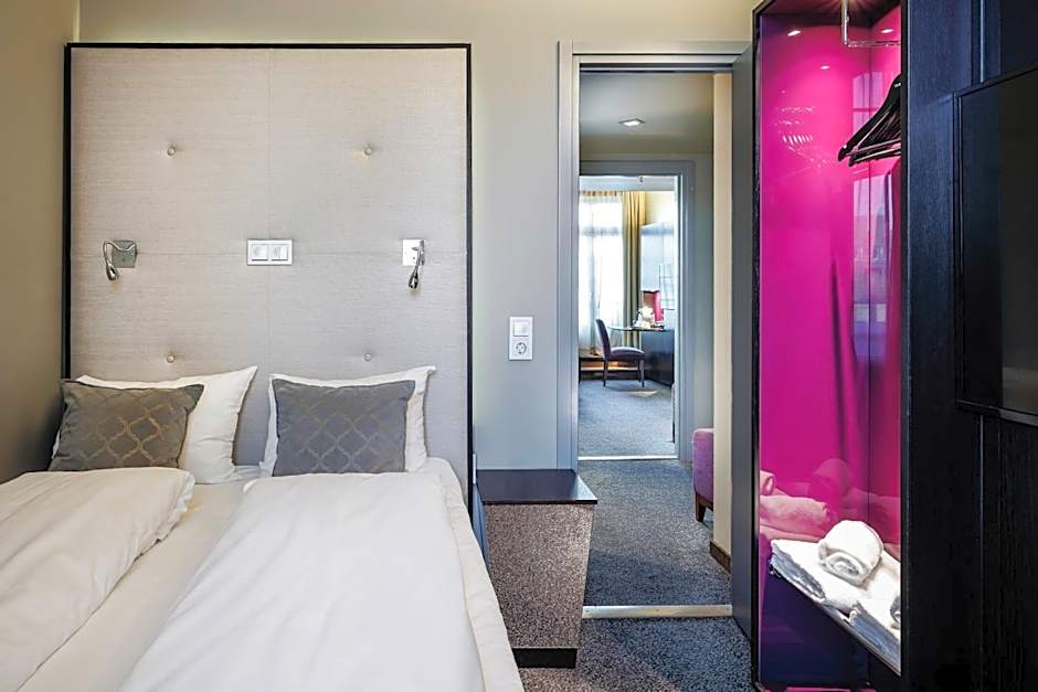 Home Hotel Folketeateret