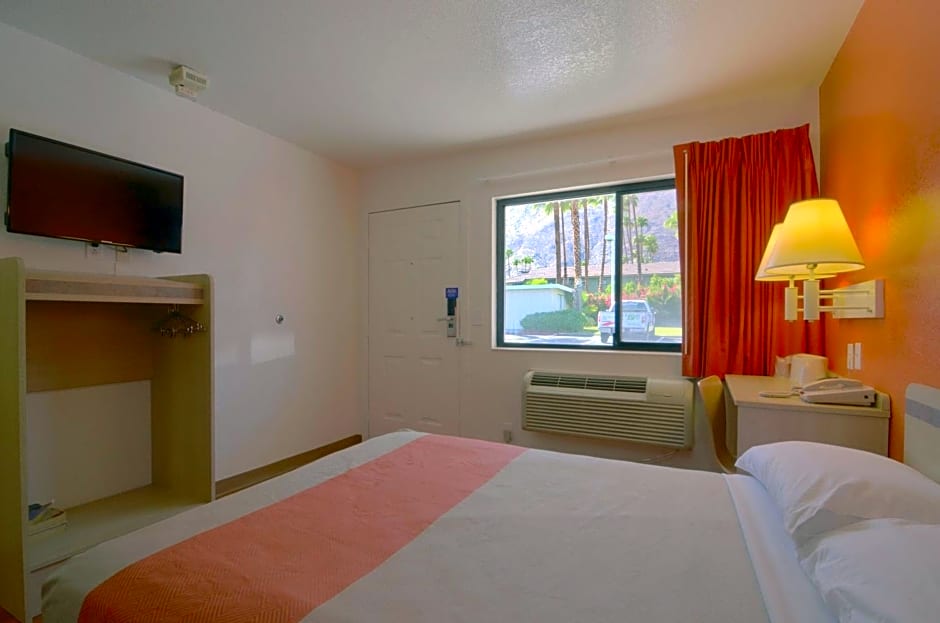Motel 6-Palm Springs, CA - East - Palm Canyon