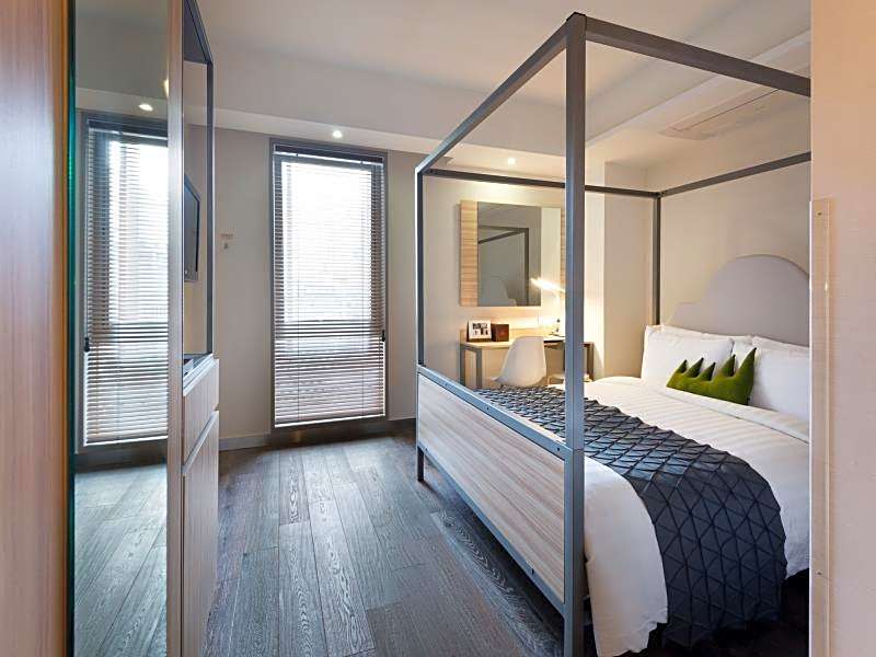 Photo 1 of 8 of Deluxe 1 Queen Bed