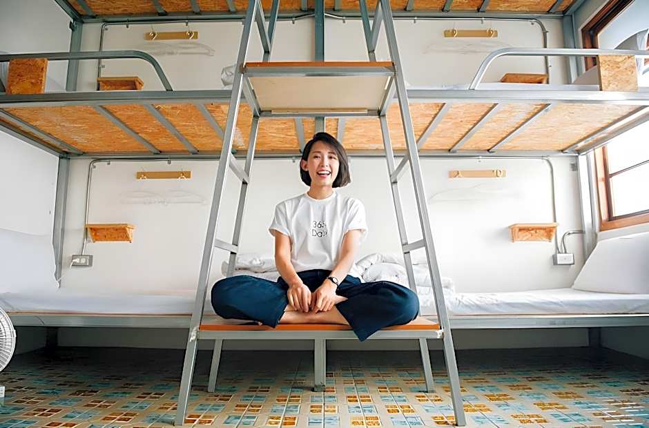 365.Hostel