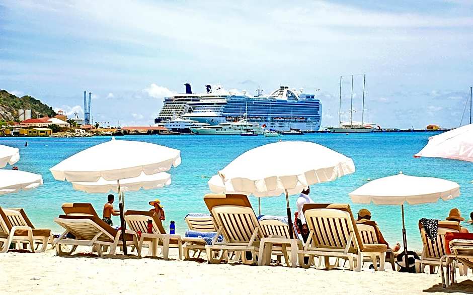 Holland House Beach Hotel