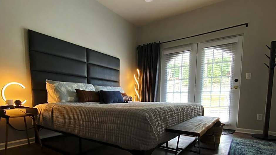 Photo 1 of 8 of Studio 1 King Bed