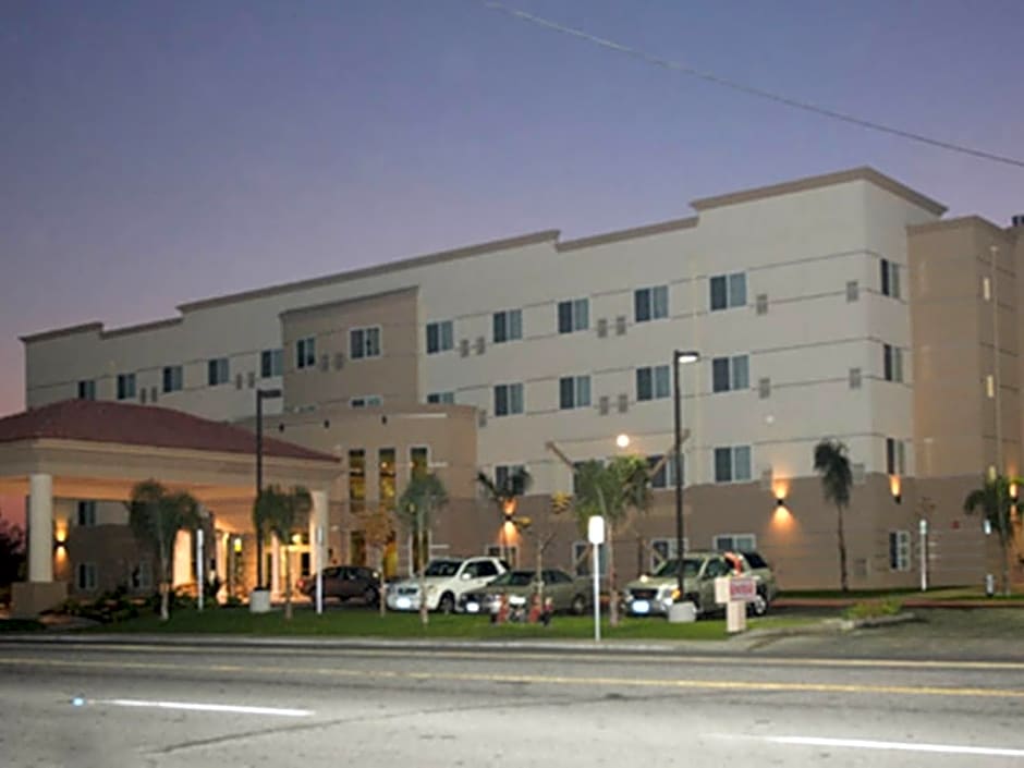 Holiday Inn Express Hotel & Suites Bakersfield Central
