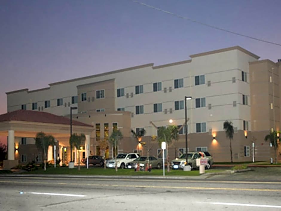 Holiday Inn Express Hotel & Suites Bakersfield Central By IHG