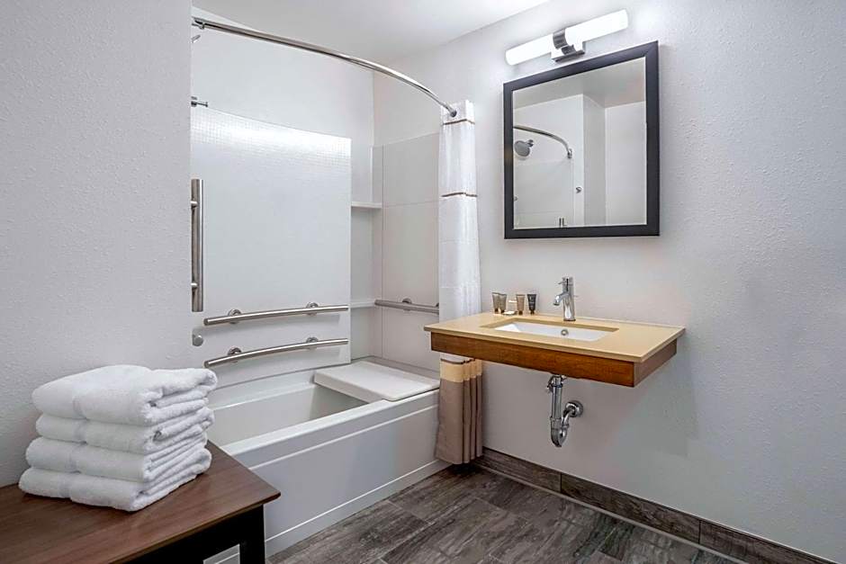Riverview Inn & Suites, Ascend Hotel Collection