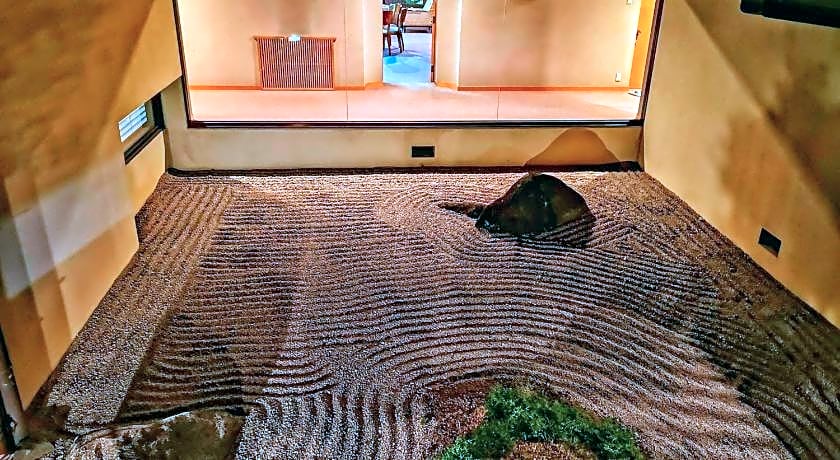 Kansai Airport Pine Villa