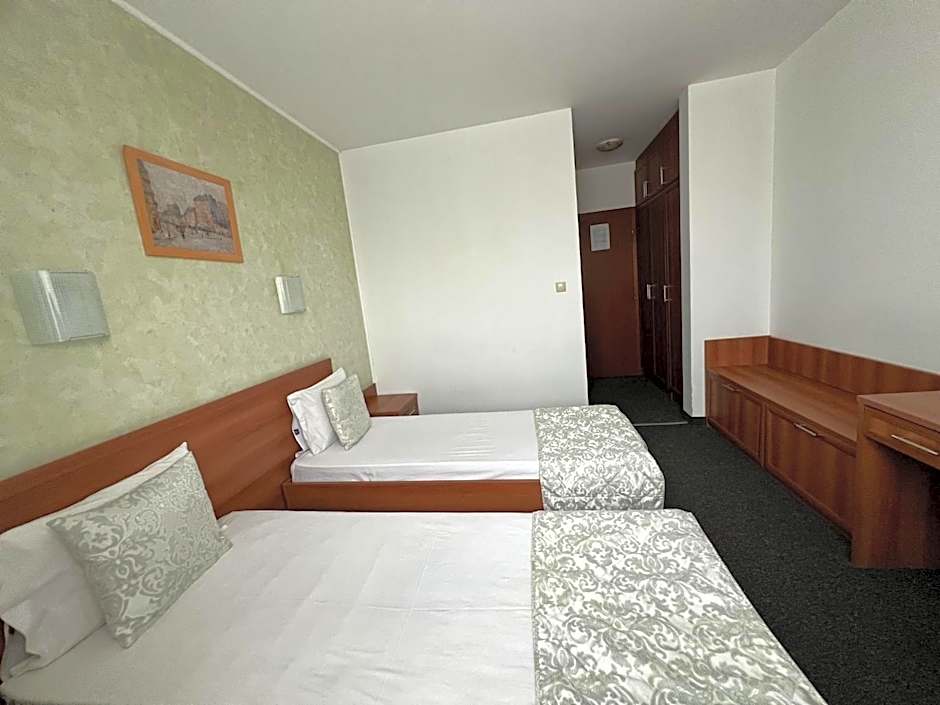 Family Hotel 007 Ivan Dimitrov-Kuklata 15 Str